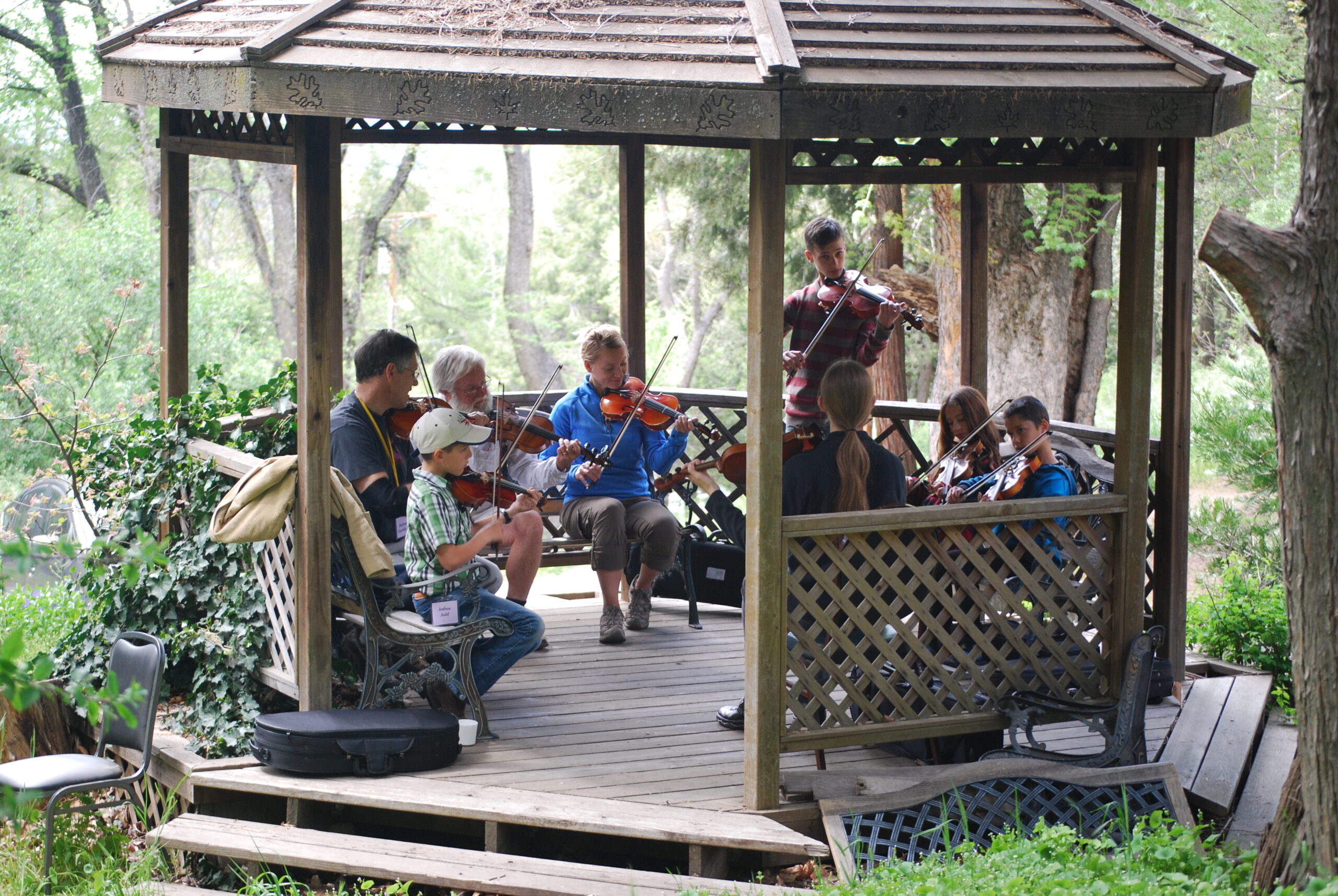 Julian Family Fiddle Camp Outdoor class photo