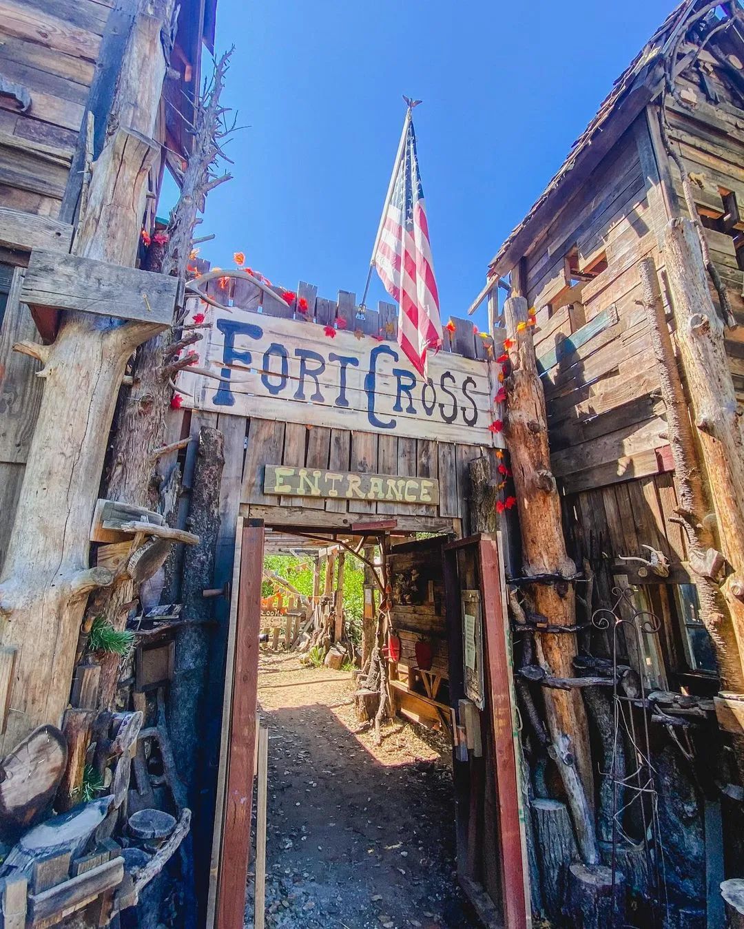 Photo of the entrance into Fort Cross