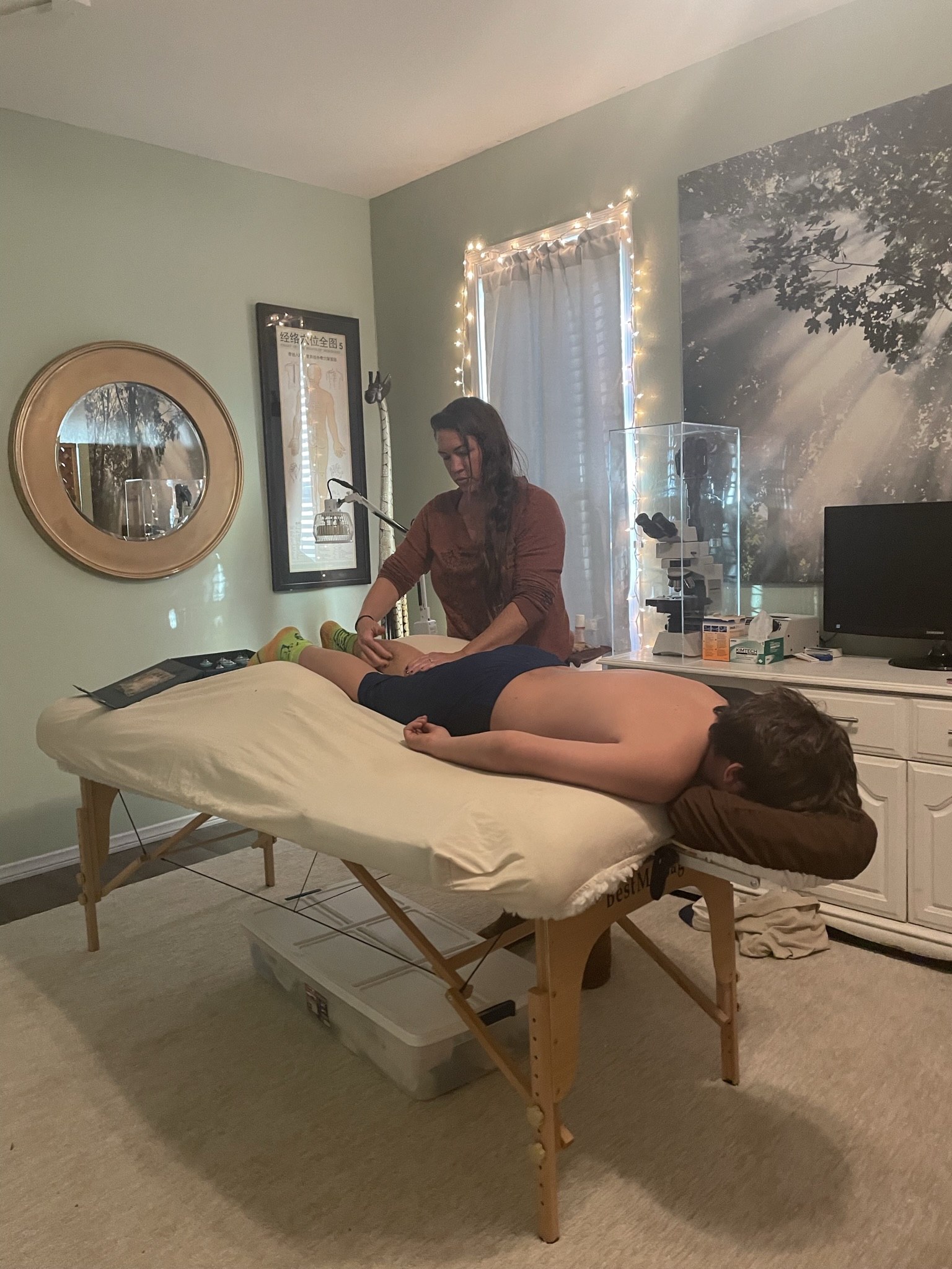 Mountain Healing Acupuncture Picture of massage in progress.